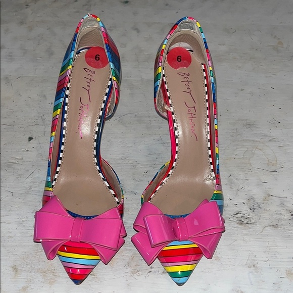 Betsey Johnson Relay Rainbow Striped Pink Bow Stiletto Pumps Heels | size 6 - Picture 2 of 6